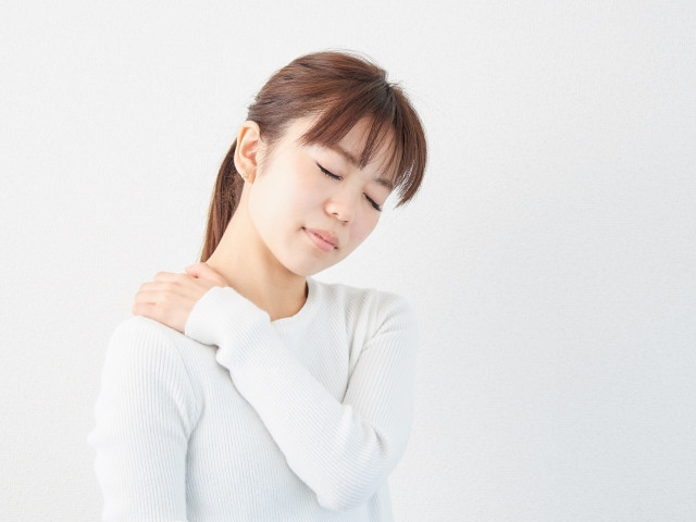 寝違えの女性